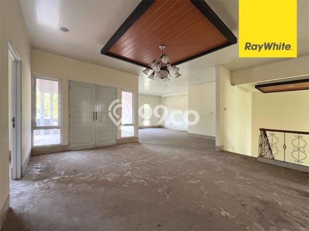 Ready to Use! Luxury House LT 375m2 Desain Elegan di Kota Wisata Ready to Use! Luxury House LT 375m2 Desain Elegan di Kota Wisata