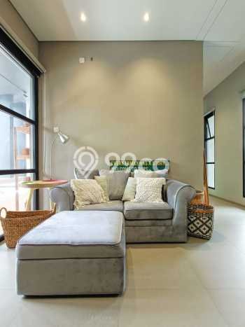 Ready to Use! Luxury House LT 225m2 Desain Elegan di Bintaro Ready to Use! Luxury House LT 225m2 Desain Elegan di Bintaro