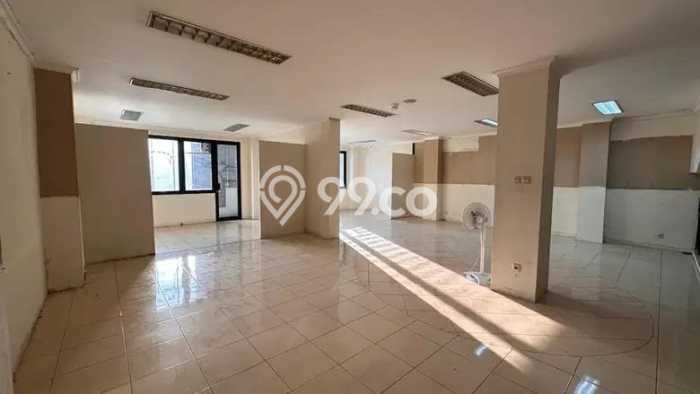 Ruko Dijual di Jakarta Barat LT 135m2 & LB 540m2 Lokasi Terbaik! Ruko Dijual di Jakarta Barat LT 135m2 & LB 540m2 Lokasi Terbaik!