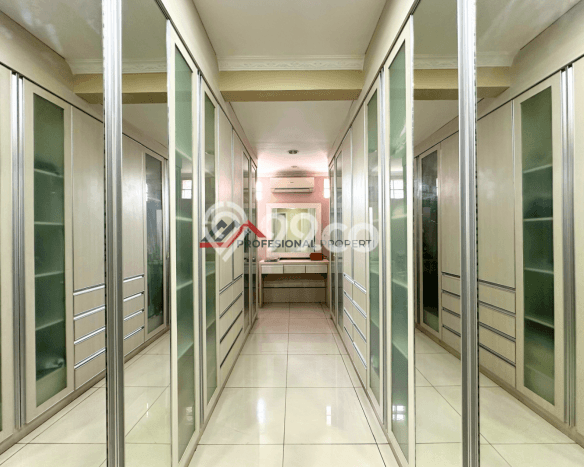 Ready to Use! Luxury House LT 899m2 Desain Modern di Cipete Ready to Use! Luxury House LT 899m2 Desain Modern di Cipete