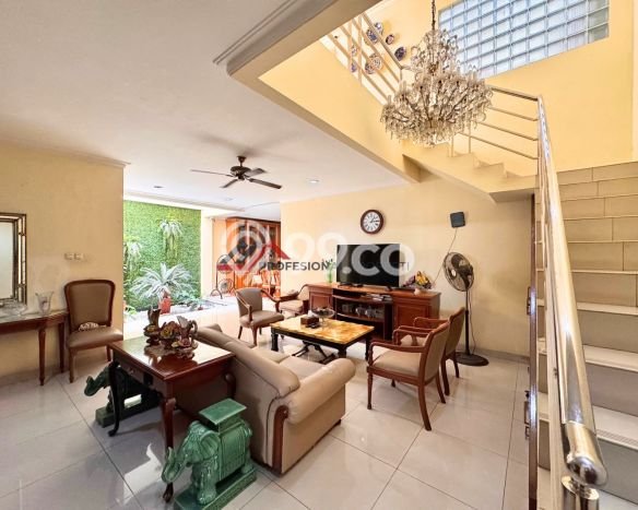 Rumah Elit Modern Tanpa Renovasi di Lebak Bulus Jakarta Selatan Rumah Elit Modern Tanpa Renovasi di Lebak Bulus Jakarta Selatan