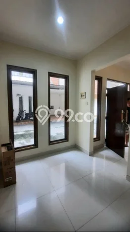 Rumah area Pejaten, Dekat Stasiun, 4 KT, Luas 65m2m² Bangunan 120m2m² Rumah area Pejaten, Dekat Stasiun, 4 KT, Luas 65m2m² Bangunan 120m2m²