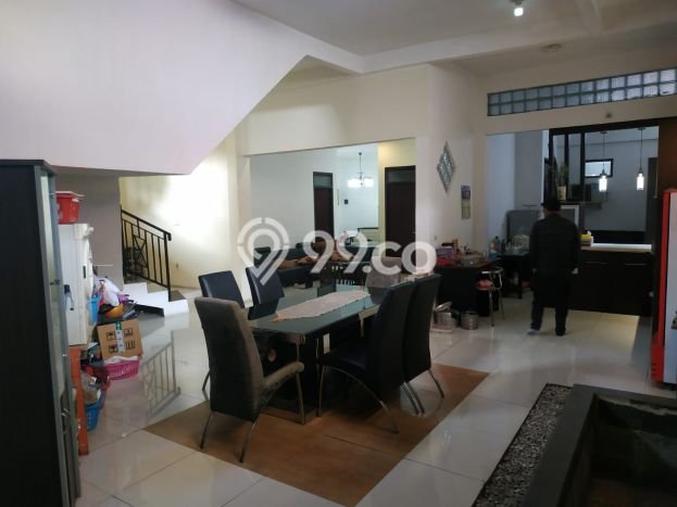 Rumah 4 Kamar Lokasi Nyaman di Antapani, Bandung Rumah 4 Kamar Lokasi Nyaman di Antapani, Bandung