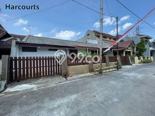 Rumah Modern Cantik 5 KT Siap Huni di Laweyan Rumah Modern Cantik 5 KT Siap Huni di Laweyan