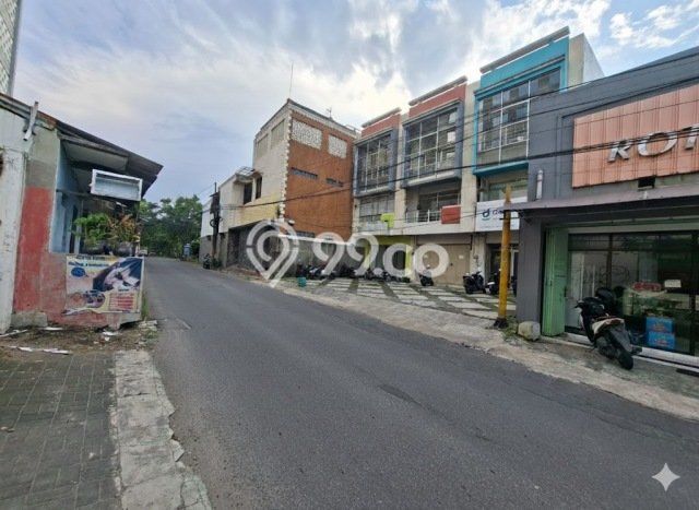 Ruko bagus disewakan di Manahan Solo dengan LB 225m2 harga sewa terbaik Ruko bagus disewakan di Manahan Solo dengan LB 225m2 harga sewa terbaik
