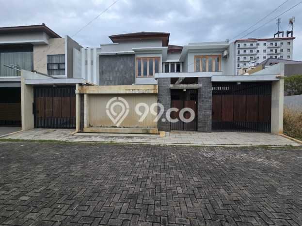 Rumah di Solo Baru, Solo, Luas 352m² LB 400m² Rumah di Solo Baru, Solo, Luas 352m² LB 400m²