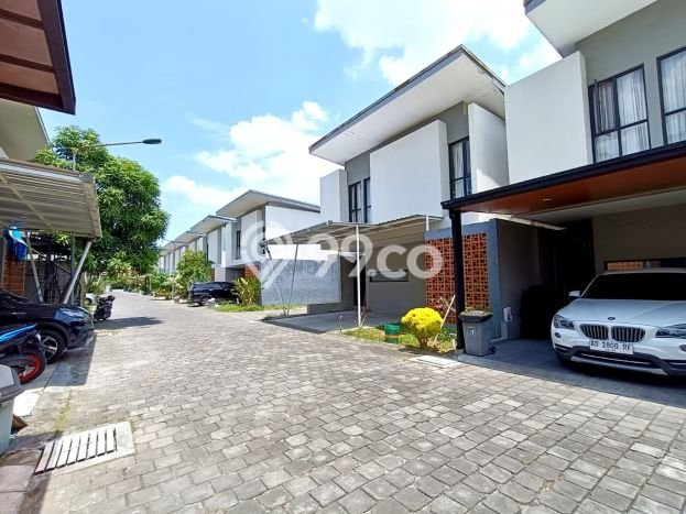 Dijual Cepat Rumah Bagus Siap Huni LB 115m2 di Colomadu, Solo Dijual Cepat Rumah Bagus Siap Huni LB 115m2 di Colomadu, Solo