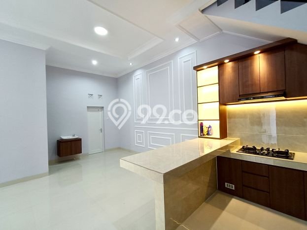 KESEMPATAN EMAS! Rumah area Gentan, Solo, LT 100m2m² LB 160m2m² KESEMPATAN EMAS! Rumah area Gentan, Solo, LT 100m2m² LB 160m2m²