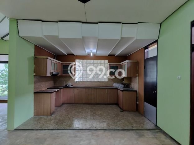 HUNIAN IMPIAN! Rumah di Laweyan, 5 KT, Bebas Banjir, LT 900m² Bangunan 450m² HUNIAN IMPIAN! Rumah di Laweyan, 5 KT, Bebas Banjir, LT 900m² Bangunan 450m²