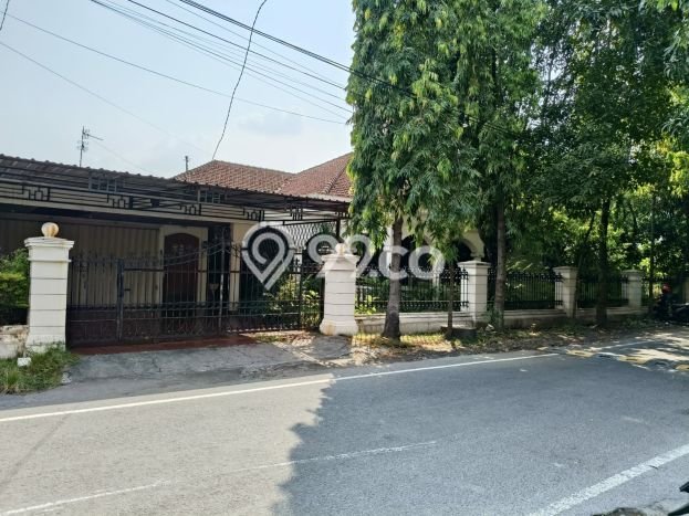 Hunian Elit LB 500m2 Siap Huni Desain Elegan di Penumping, Surakarta Hunian Elit LB 500m2 Siap Huni Desain Elegan di Penumping, Surakarta