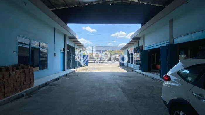LOKASI PREMIUM! Gudang di Sragen, Luas 2700m², Lokasi Komersial LOKASI PREMIUM! Gudang di Sragen, Luas 2700m², Lokasi Komersial