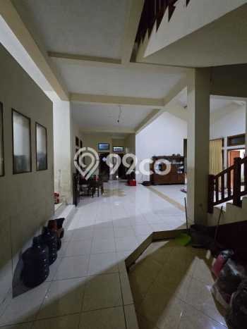 Jual Rumah Bagus Siap Huni LB 400m2 di Laweyan, Surakarta Jual Rumah Bagus Siap Huni LB 400m2 di Laweyan, Surakarta