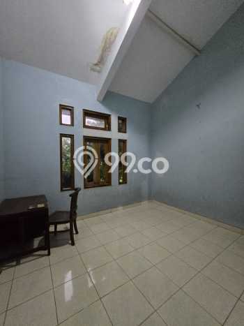 Jual Rumah Bagus Siap Huni LB 400m2 di Laweyan, Surakarta Jual Rumah Bagus Siap Huni LB 400m2 di Laweyan, Surakarta