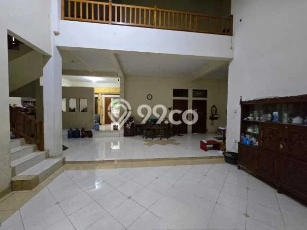 Jual Rumah Bagus Siap Huni LB 400m2 di Laweyan, Surakarta Jual Rumah Bagus Siap Huni LB 400m2 di Laweyan, Surakarta