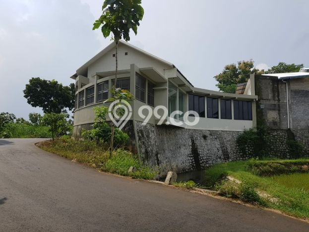 Area Ramai! Gudang Dijual di Mojogedang untuk Bisnis Luas Bangunan 1750m2 Area Ramai! Gudang Dijual di Mojogedang untuk Bisnis Luas Bangunan 1750m2