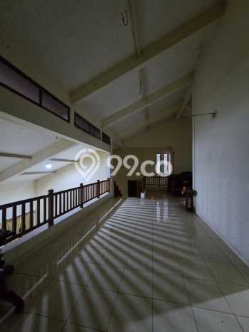 Jual Rumah Bagus Siap Huni LB 400m2 di Laweyan, Surakarta Jual Rumah Bagus Siap Huni LB 400m2 di Laweyan, Surakarta