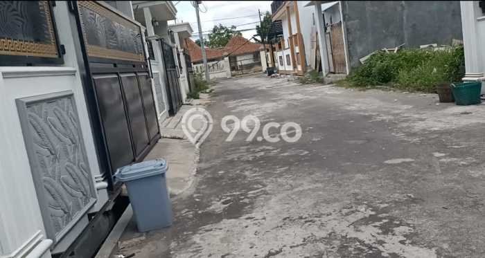 Rumah di Gentan, 2 KM, Lingkungan Potensial Rumah di Gentan, 2 KM, Lingkungan Potensial