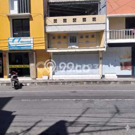 Disewakan Ruko komersial di Pasar Kliwon luas bangunan 200m2 Disewakan Ruko komersial di Pasar Kliwon luas bangunan 200m2