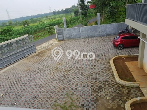 Area Ramai! Gudang Dijual di Mojogedang untuk Bisnis Luas Bangunan 1750m2 Area Ramai! Gudang Dijual di Mojogedang untuk Bisnis Luas Bangunan 1750m2
