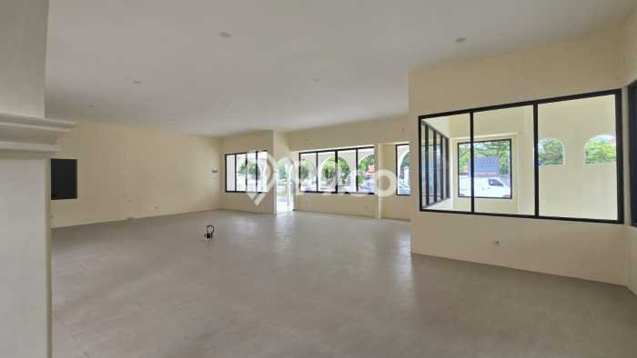 Disewakan Komersial di Serengan Solo LT 426m2, LB 300m2 Disewakan Komersial di Serengan Solo LT 426m2, LB 300m2