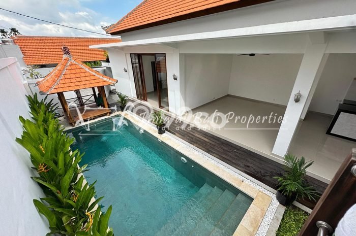 Rumah Asri area Umalas, 3 KT, Luas 300m² Bangunan 215m² Rumah Asri area Umalas, 3 KT, Luas 300m² Bangunan 215m²