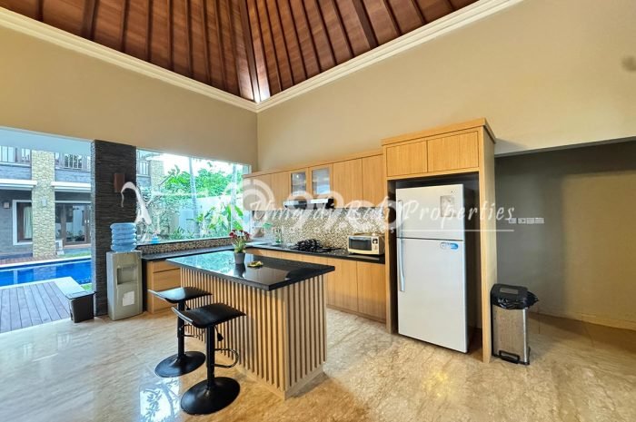 Sewa Rumah Harga Terjangkau di Seminyak Badung Punya 4 KT Sewa Rumah Harga Terjangkau di Seminyak Badung Punya 4 KT