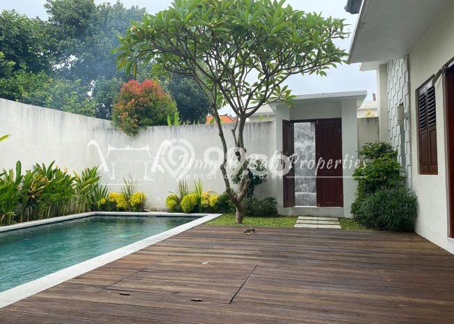 Hunian Ideal dengan LT 200m2 & LB 150m2 Disewakan di Seminyak Hunian Ideal dengan LT 200m2 & LB 150m2 Disewakan di Seminyak