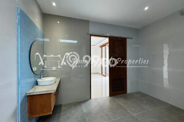 Rumah Asri area Umalas, 3 KT, Luas 300m² Bangunan 215m² Rumah Asri area Umalas, 3 KT, Luas 300m² Bangunan 215m²