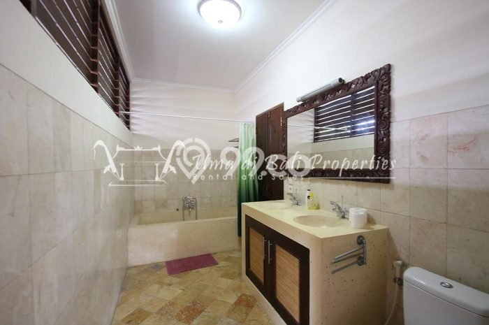 Disewakan Rumah Strategis LT 450m2 / LB 215m2 di Umalas, Badung Disewakan Rumah Strategis LT 450m2 / LB 215m2 di Umalas, Badung