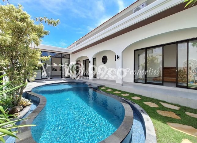 Rumah Sewa Badung LT 300m2 LB 200m2 Kawasan Munggu Rumah Sewa Badung LT 300m2 LB 200m2 Kawasan Munggu