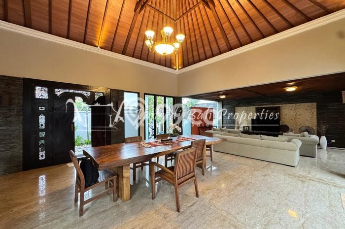 Sewa Rumah Harga Terjangkau di Seminyak Badung Punya 4 KT Sewa Rumah Harga Terjangkau di Seminyak Badung Punya 4 KT
