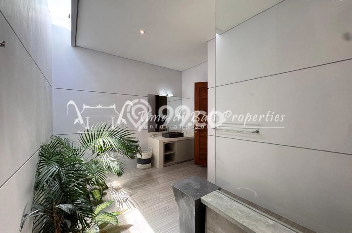 Rumah Sewa Badung LT 250m2 LB 195m2 Area Umalas Rumah Sewa Badung LT 250m2 LB 195m2 Area Umalas