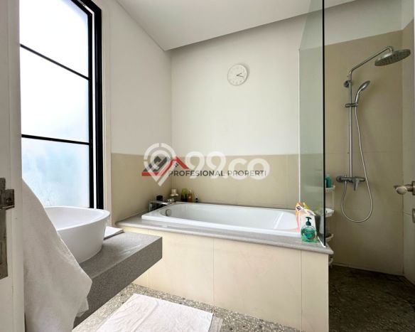 Ready to Use! Premium House LT 234m2 Desain Modern di Kemang Ready to Use! Premium House LT 234m2 Desain Modern di Kemang