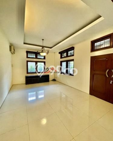 Ready to Use! Luxury House LT 1117m2 Desain Modern di Kemang Ready to Use! Luxury House LT 1117m2 Desain Modern di Kemang