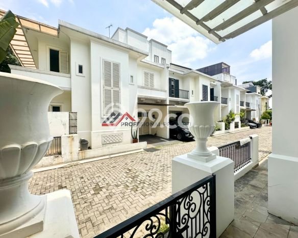 Ready to Use! Luxury House LT 247m2 Desain Modern di Kemang Ready to Use! Luxury House LT 247m2 Desain Modern di Kemang