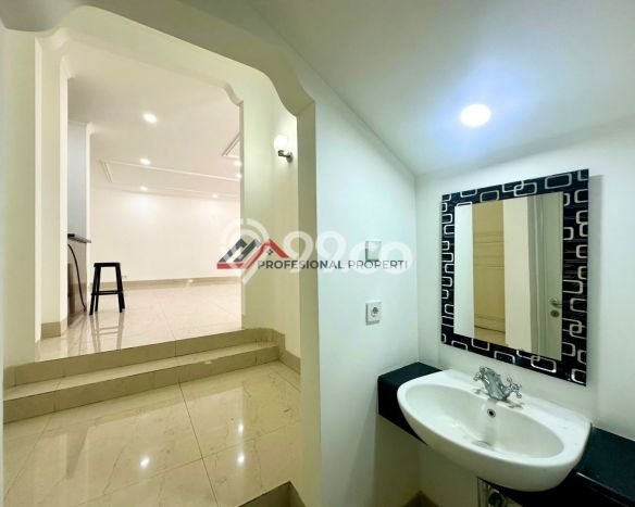 Ready to Use! Luxury House LT 247m2 Desain Modern di Kemang Ready to Use! Luxury House LT 247m2 Desain Modern di Kemang