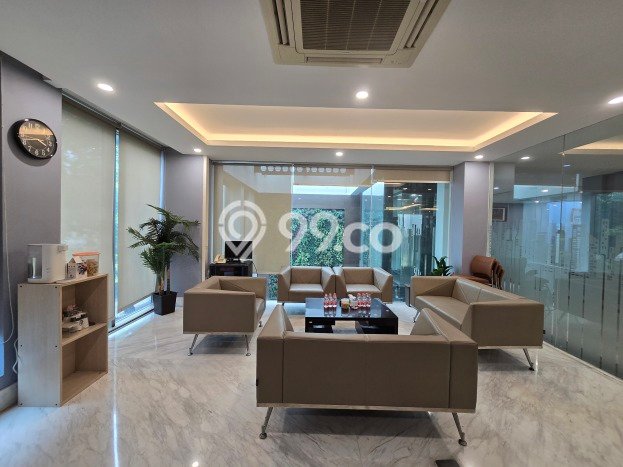 Hunian Mewah Siap Huni LT 613m2 di Kebayoran Baru, Jakarta Selatan Hunian Mewah Siap Huni LT 613m2 di Kebayoran Baru, Jakarta Selatan