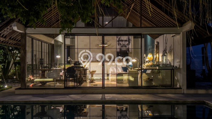 Rumah Mewah LB 1000m2 Siap Huni Desain Elegan di Canggu, Badung Rumah Mewah LB 1000m2 Siap Huni Desain Elegan di Canggu, Badung
