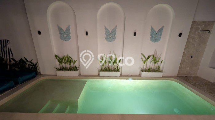 KESEMPATAN EMAS! Vila di Seminyak, Dimensi 99m², Lingkungan Elite dengan keamanan terjamin KESEMPATAN EMAS! Vila di Seminyak, Dimensi 99m², Lingkungan Elite dengan keamanan terjamin