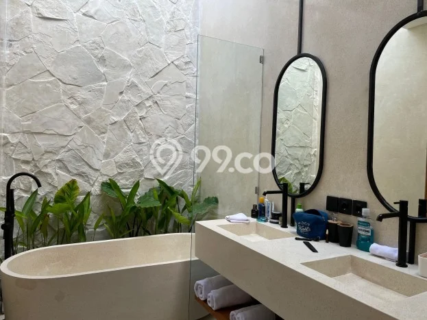 KESEMPATAN EMAS! Vila di Seminyak, Dimensi 99m², Lingkungan Elite dengan keamanan terjamin KESEMPATAN EMAS! Vila di Seminyak, Dimensi 99m², Lingkungan Elite dengan keamanan terjamin