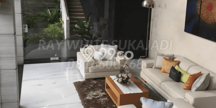 Rumah Elit LB 1000m2 Siap Pakai Desain Elegan di Setra Duta, Bandung Rumah Elit LB 1000m2 Siap Pakai Desain Elegan di Setra Duta, Bandung