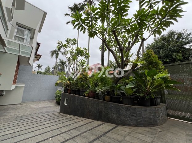Sewa Rumah Strategis di Pondok Indah LT 560m2 / LB 643m2 Siap Huni Sewa Rumah Strategis di Pondok Indah LT 560m2 / LB 643m2 Siap Huni