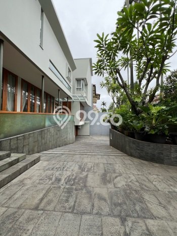 Sewa Rumah Strategis di Pondok Indah LT 560m2 / LB 643m2 Siap Huni Sewa Rumah Strategis di Pondok Indah LT 560m2 / LB 643m2 Siap Huni