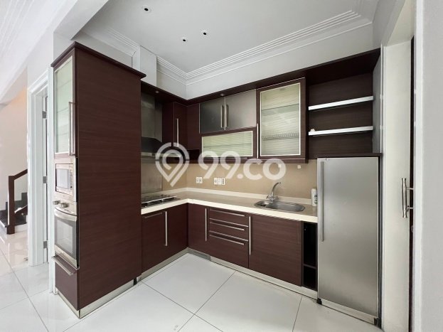 Ready to Use! Luxury House LT 200m2 Desain Elegan di Pondok Indah Ready to Use! Luxury House LT 200m2 Desain Elegan di Pondok Indah