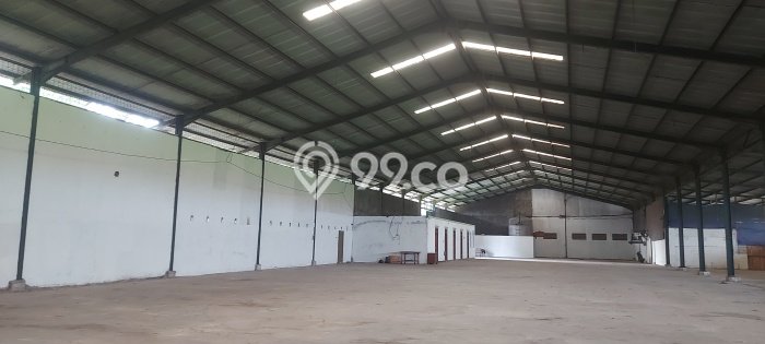 Gudang Disewa di Tangerang dengan LB 2300m2 Area Komersial Ramai Gudang Disewa di Tangerang dengan LB 2300m2 Area Komersial Ramai