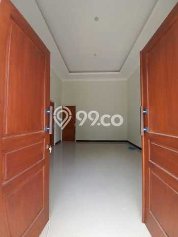 Rumah Nyaman dengan Luas Tanah 116m² dan Luas Bangunan 60m² di Kawasan Banyumanik, Semarang Rumah Nyaman dengan Luas Tanah 116m² dan Luas Bangunan 60m² di Kawasan Banyumanik, Semarang