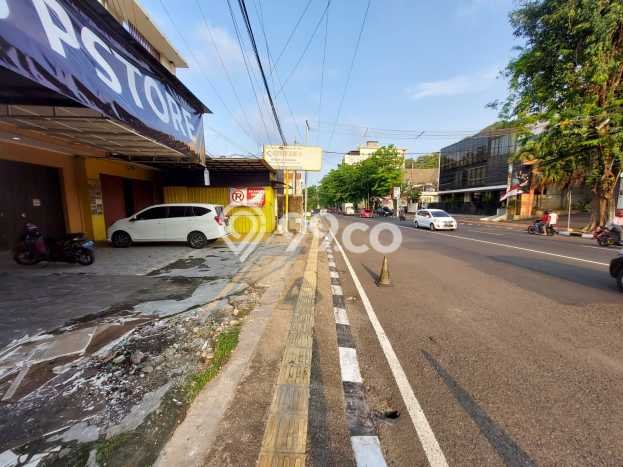 Area Ramai! Ruko Dijual di Semarang Tengah untuk Bisnis Luas Bangunan 180m2 Area Ramai! Ruko Dijual di Semarang Tengah untuk Bisnis Luas Bangunan 180m2