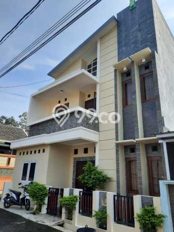 Rumah LT 117m² / LB 220m² Pemandangan Gunung di Tembalang, Semarang Rumah LT 117m² / LB 220m² Pemandangan Gunung di Tembalang, Semarang