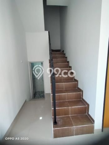 DIJUAL CEPAT! Rumah Modern di Banyumanik, Semarang, LT 91m² LB 80m² Bisa Nego! DIJUAL CEPAT! Rumah Modern di Banyumanik, Semarang, LT 91m² LB 80m² Bisa Nego!