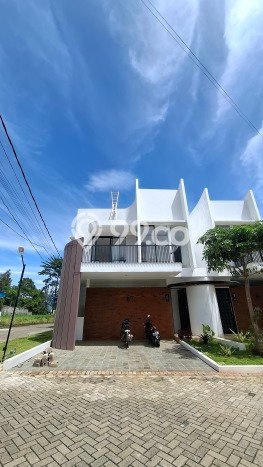 BISNIS POTENSIAL! Vila Kawasan Batu, Luas 151m2m², Prospek Bagus BISNIS POTENSIAL! Vila Kawasan Batu, Luas 151m2m², Prospek Bagus